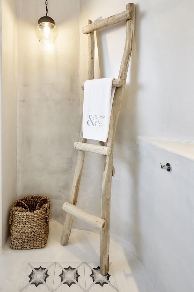 White & Co. La Torre Suites Pyrgos Kallistis Bagian luar foto