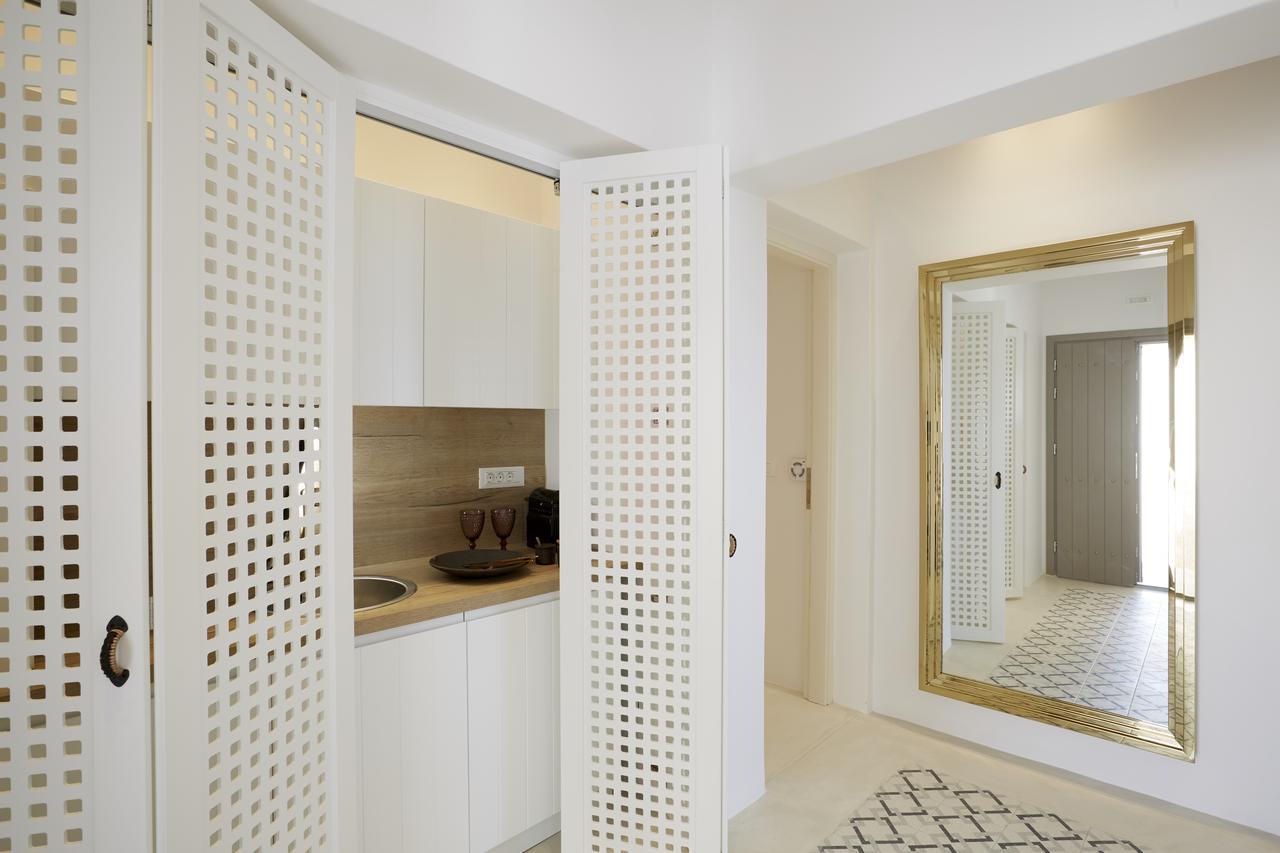 White & Co. La Torre Suites Pyrgos Kallistis Ruang foto